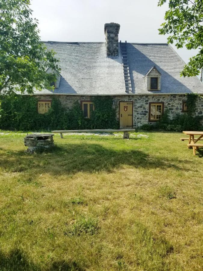 Auberge Le P'Tit Bonheur Saint-Laurent-de-l'ile d'Orleans Exterior foto