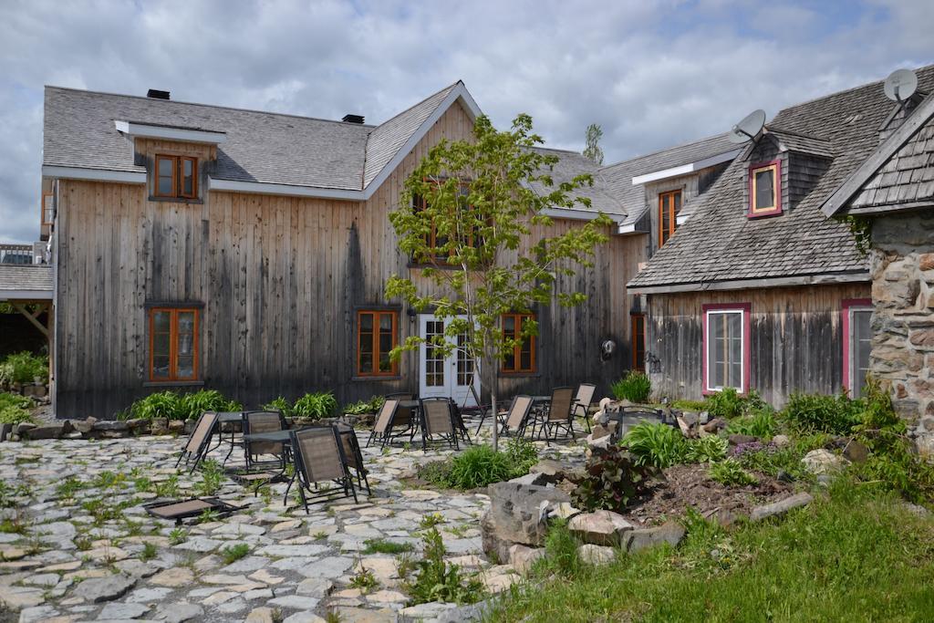 Auberge Le P'Tit Bonheur Saint-Laurent-de-l'ile d'Orleans Exterior foto